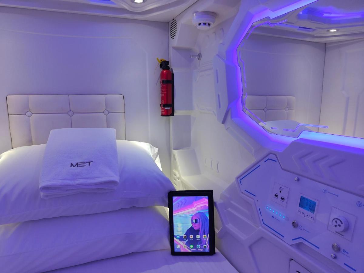 Met A Space Pod @Phrom Phong Bangkok Zewnętrze zdjęcie