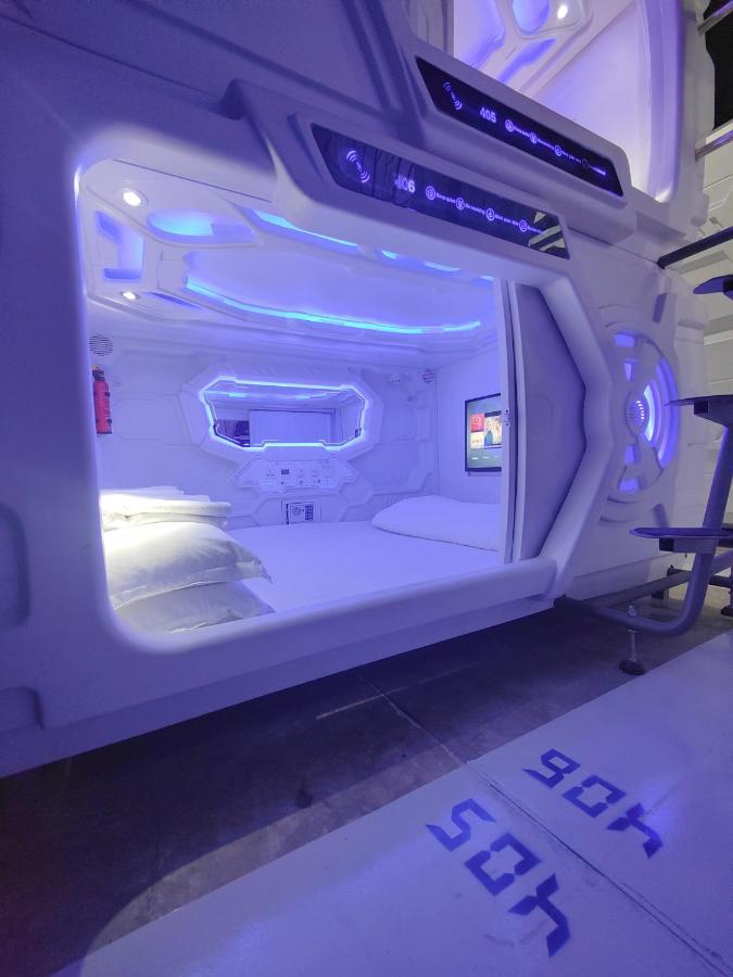 Met A Space Pod @Phrom Phong Bangkok Zewnętrze zdjęcie