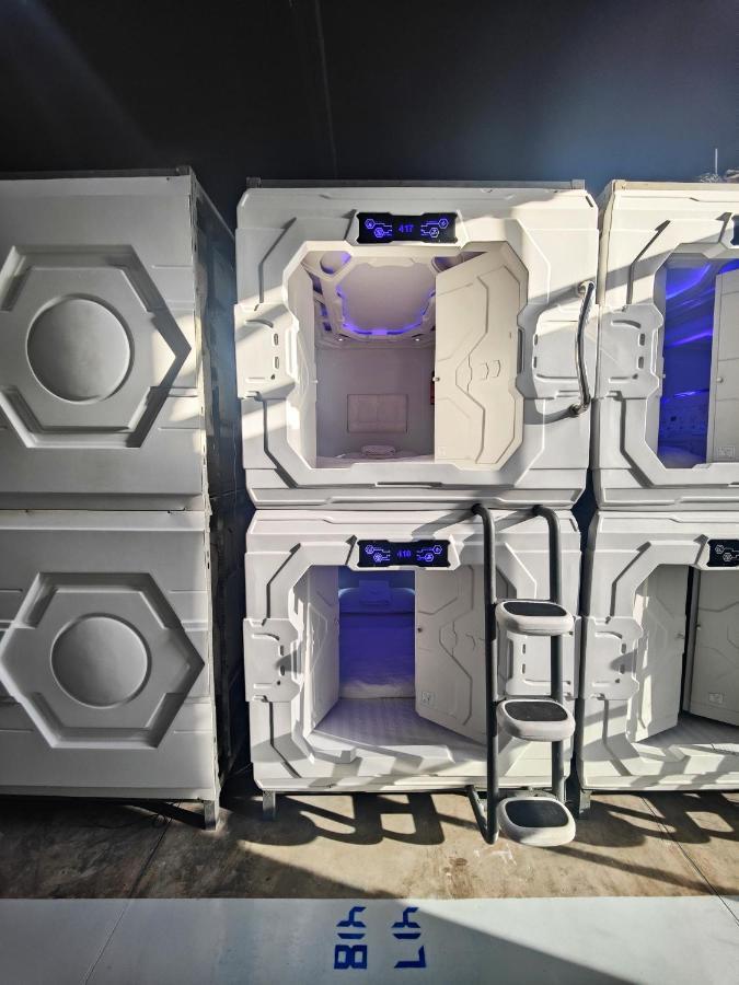 Met A Space Pod @Phrom Phong Bangkok Zewnętrze zdjęcie